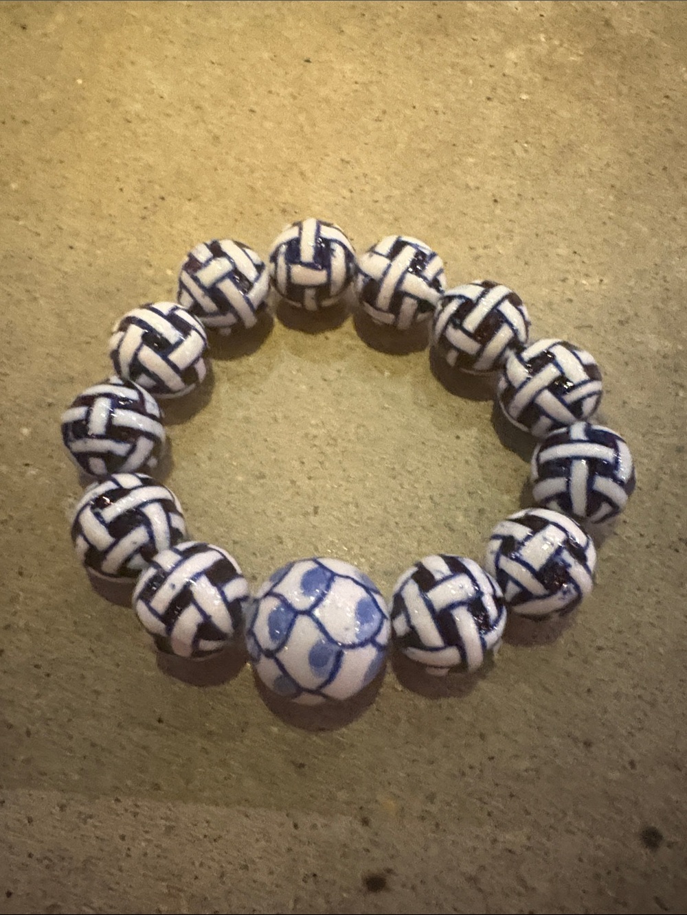 Vintage 1940s ceramic stretch bead bracelet